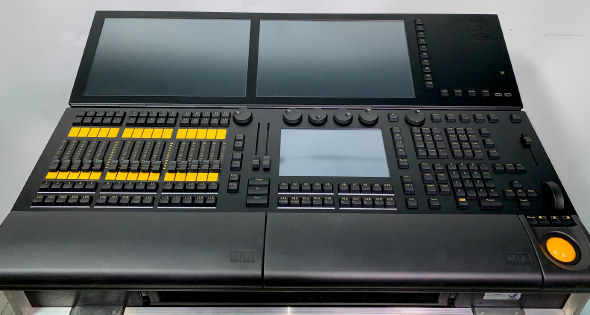 grandMA2 light, im Amptown Case mit Rollen (Grau), Gebrauchtmaterial